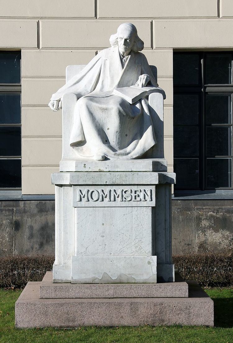 Statue of Theodor Mommsen