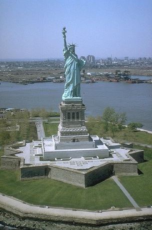 Statues and sculptures in New York City