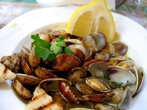 Steamed clams Spanish Steamed Clams Recipe Whats Cooking America