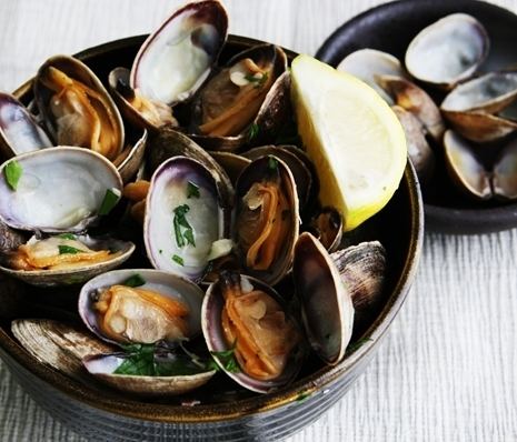 Steamed clams Steamed Clams in White Wine Garlic and Butter Easy Recipes Tips
