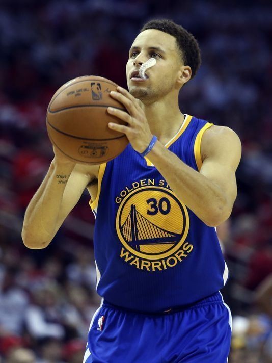 Stephen Curry 635680878958519365USPNBAPLAYOFFSGOLDENSTATEWARRIORSATHOUSTON73269488JPG