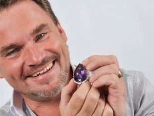 Steve Bennett (jewelry entrepreneur) wwwthebusinessdeskcomassetsfilescachedimg3