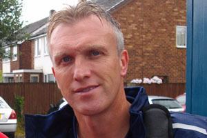 Steve Davis (footballer, born 1965) httpsuploadwikimediaorgwikipediacommonsdd