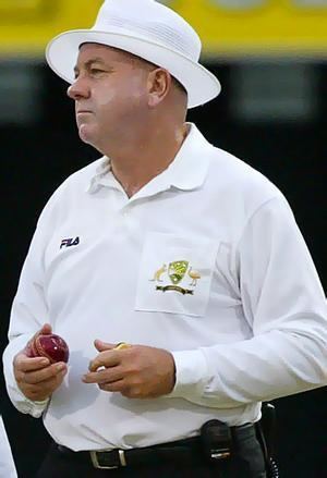 Steve Davis (umpire) I thought that was the end Aussie umpire Davis Cricket