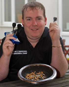Steve Douglas (darts player) Steve Douglas stop smoking story Daily Star