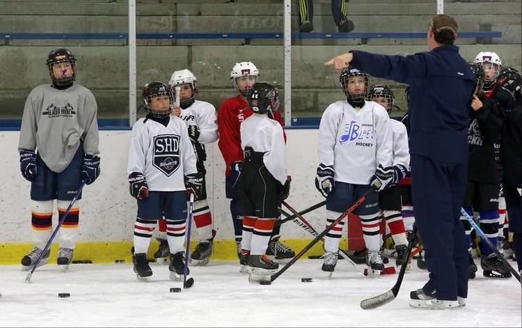 Steve Dubinsky Former Blackhawks player Steve Dubinsky holds clinics