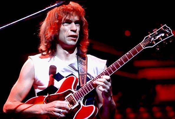 Steve Howe (musician) Yes Guitarist Steve Howe Discusses Solo 39Anthology39 And