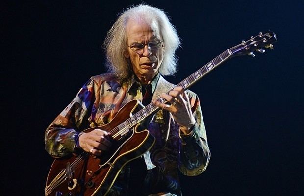 Steve Howe (musician) STEVE HOWE Talks to Prog Sphere About Yes39 quotHeaven and