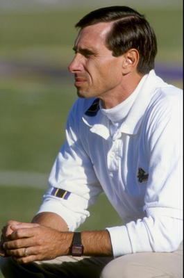 Steve Logan (American football) Former ECU coach Logan hired to work with 49ers QBs