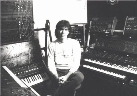 Steve Roach (musician) STEVE ROACH discography top albums MP3 videos and reviews