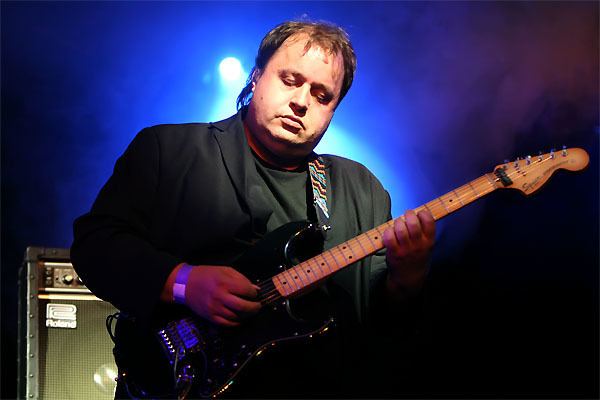 Steve Rothery People that actually play The Gear Page