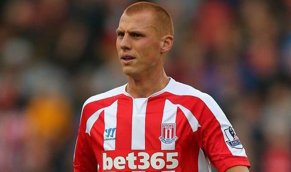 Steve Sidwell Stoke39s Steve Sidwell suffers knee ligament tear out until