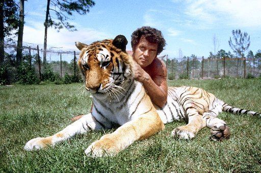 Steve Sipek Ex39Tarzan39 actor losing possession of pet tigers leopard