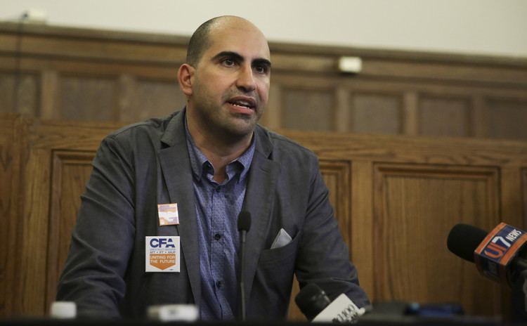 Steven Salaita U of I students walk out in support of Salaita Chicago