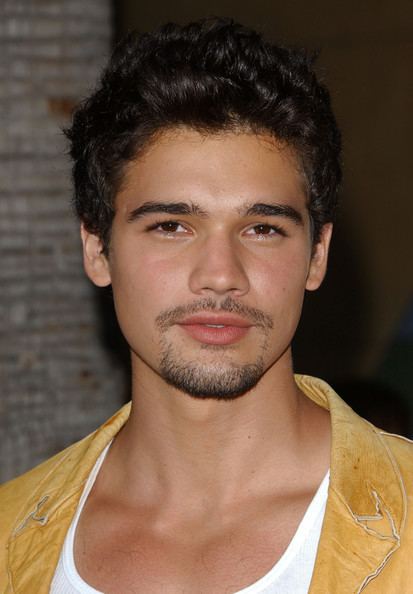 Steven Strait Steven Strait Photos LA Premiere of quotUndiscoveredquot Zimbio