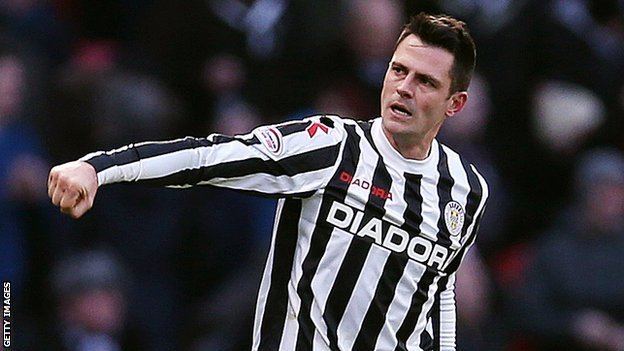 Steven Thompson (Scottish footballer) BBC Sport St Mirren39s Steven Thompson 39spears39 John McGinn