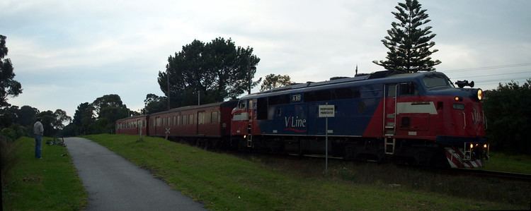 Stony Point railway line FileStony Point train at Leawarra stationjpg Wikimedia Commons