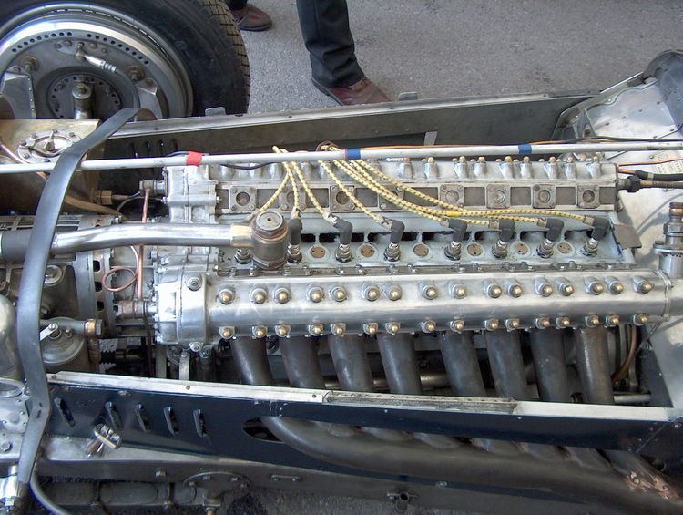 Straight-eight engine