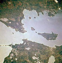 Straits of Mackinac httpsuploadwikimediaorgwikipediacommonsthu