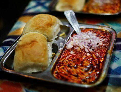 Street food of Mumbai indiaopinescomwpcontentuploads201405misalp