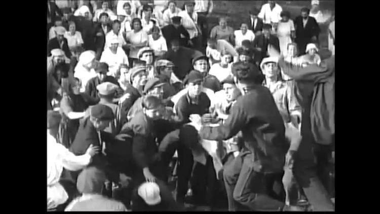 Strike (1925 film) Strike Stachka 1925 Juxtapositionsmp4 YouTube