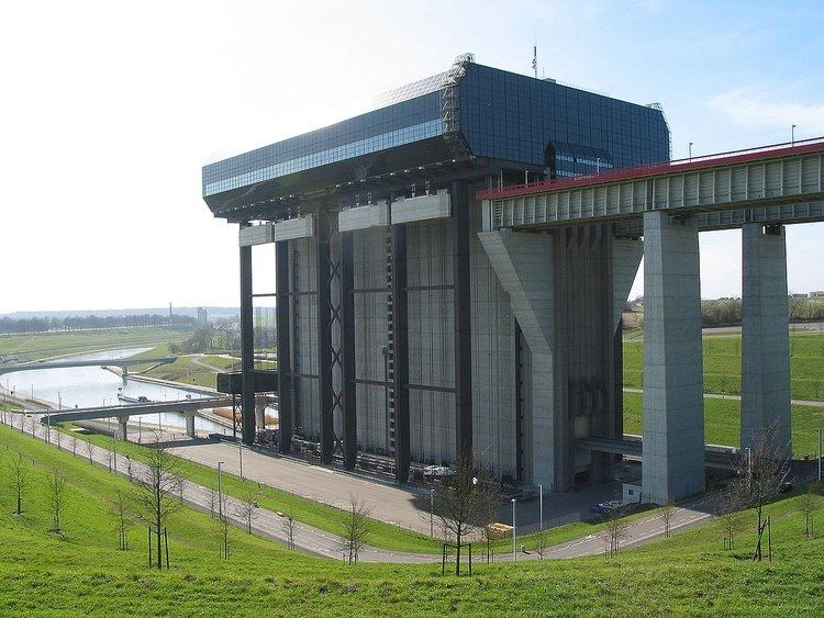 Strépy-Thieu boat lift