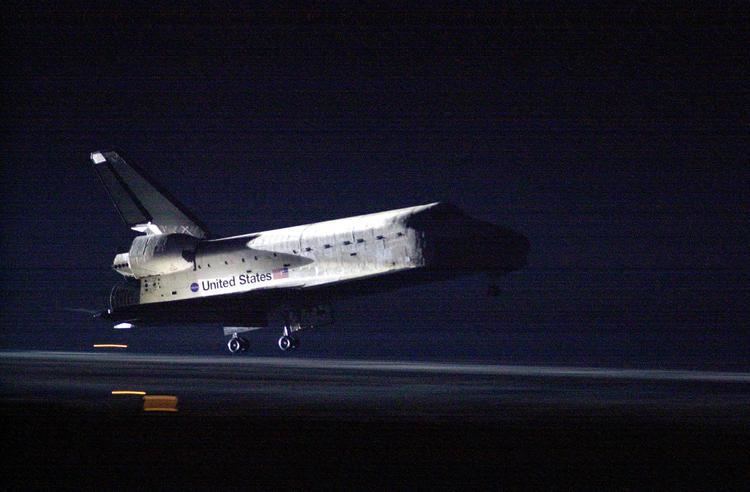 STS-101 FileSpace Shuttle Atlantis lands on STS101jpg Wikimedia Commons