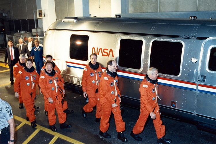 STS-35 Crew STS35 walkout