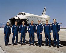 STS-49 httpsuploadwikimediaorgwikipediacommonsthu