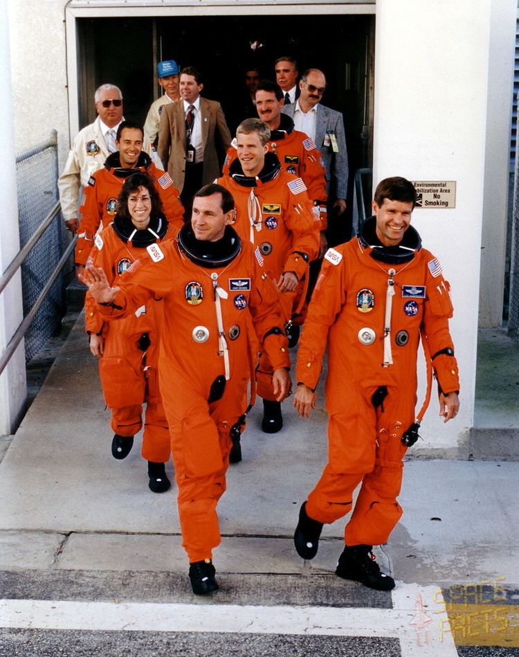 STS-66 Crew STS66 walkout