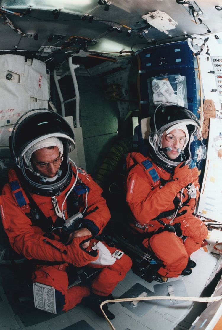 STS-79 STS79 KSC96EC1026 STS79 astronauts Blaha and Apt on middeck