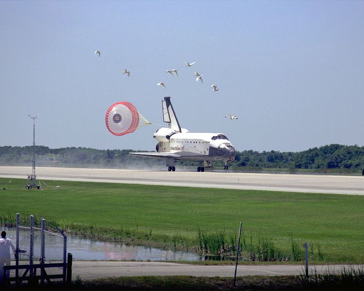 STS-90 FileSTS90 Landing GPN2000000823jpg Wikimedia Commons