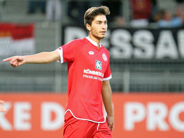 Suat Serdar Enormer Ansporn Serdar wird Profi Bundesliga
