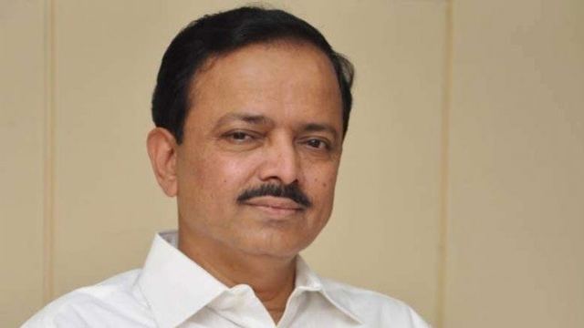 Subhash Bhamre MoS Defence Subhash Bhamre meets family of Indian soldier in