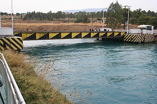 Submersible bridge bridge of Possidonia