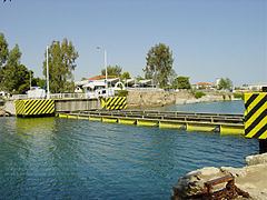 Submersible bridge httpsuploadwikimediaorgwikipediacommonsthu