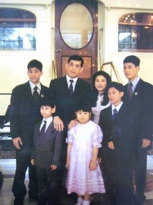 Wang Phi's happy family with the Crown Prince and his 5 children