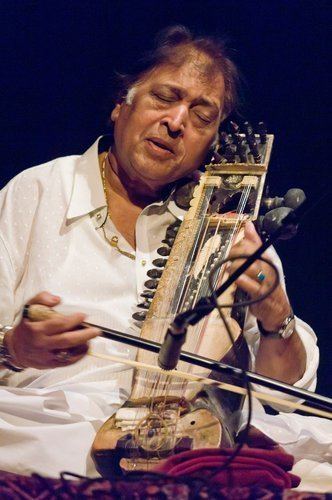 Sultan Khan (musician) Sultan Khan Indian Classical Musician and Sarangi Player