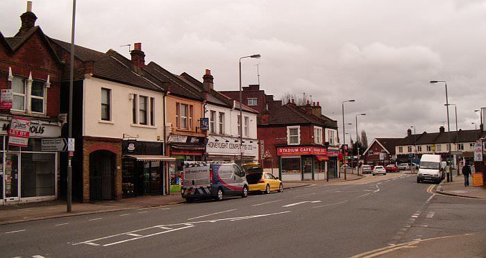 Summerstown, London wwwlondoncanalscouksirlyimagesmeadDSCF0093jpg