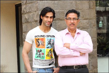 Suneel Darshan Suneel Darshan launches son Shiv with film KARLE PYAAR