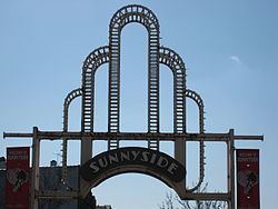 Sunnyside, Queens httpsuploadwikimediaorgwikipediacommonsthu