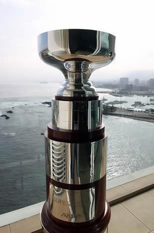 Supercopa de Chile Supercopa de Chile El trofeo ms pesado en disputa FOTOS