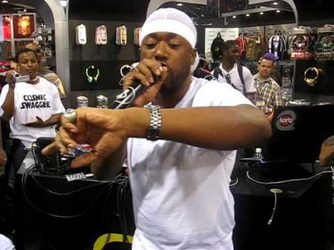 Supernatural (rapper) MC Supernatural Freestyle at the 2008 Magic Convention YouTube