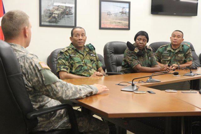 Suriname National Army SD Guard shares knowledge with Suriname military on reserve force