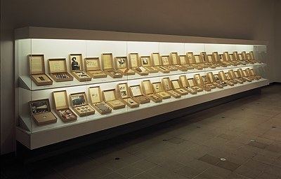 Susan Hiller MoMAorg Interactives Exhibitions 1999 Museum as