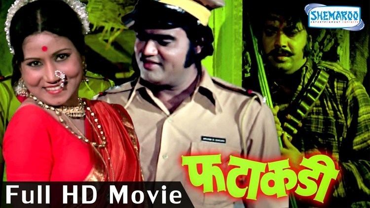 Sushma Shiromani smiling with Ashok Saraf and Nilu Phule while she is wearing a red dress, necklace, and headband in the 1980 film, Fatakadi