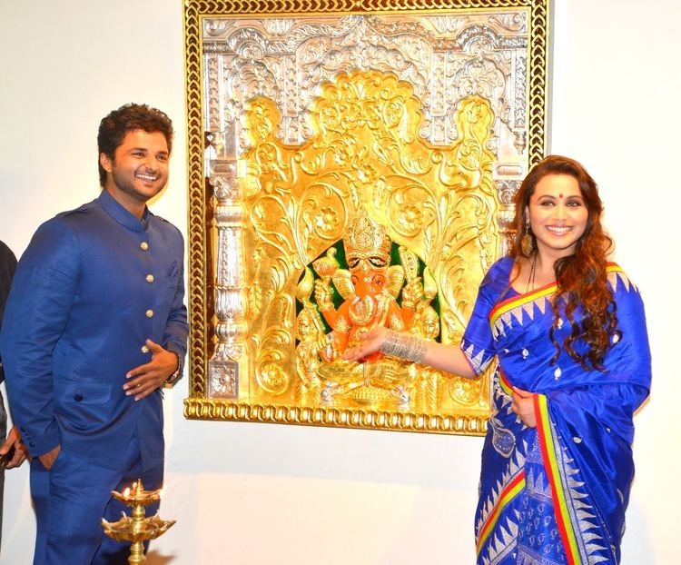 Suvigya Sharma Rani Mukherji divulges Golden Art by Renowned Artist Suvigya Sharma