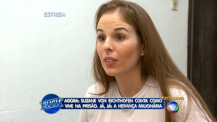 Suzane von Richthofen being interviewed in a Tv News