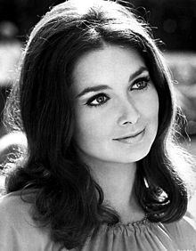 Suzanne Pleshette httpsuploadwikimediaorgwikipediacommonsthu