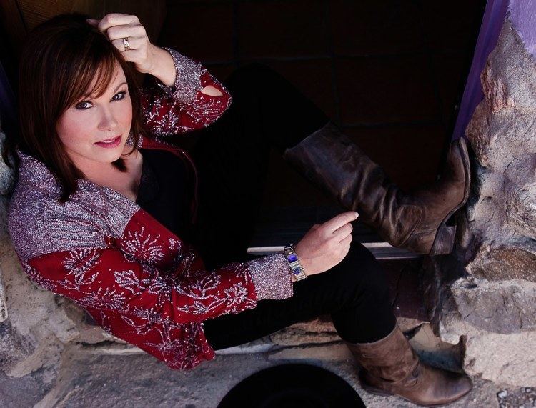 Suzy Bogguss backgroundbigjpg